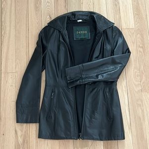 Danier Leather ladies’ xs black leather tapered blazer with high collar
